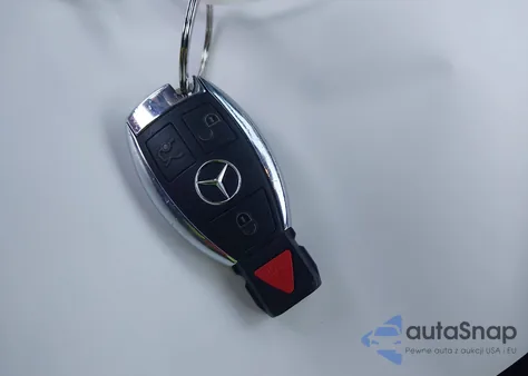 2017 Mercedes-Benz C 300 Sport z USA, uszkodzony, nr VIN 55SWF4JB8HU194448